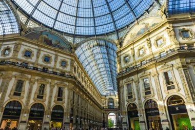 Milan, İtalya - 14 Nisan 2019: Milano 'daki Galleria Vittorio Emanuele Ii' nin detayları. 1877 'de açılan dünyanın en eski alışveriş merkezlerinden biridir..