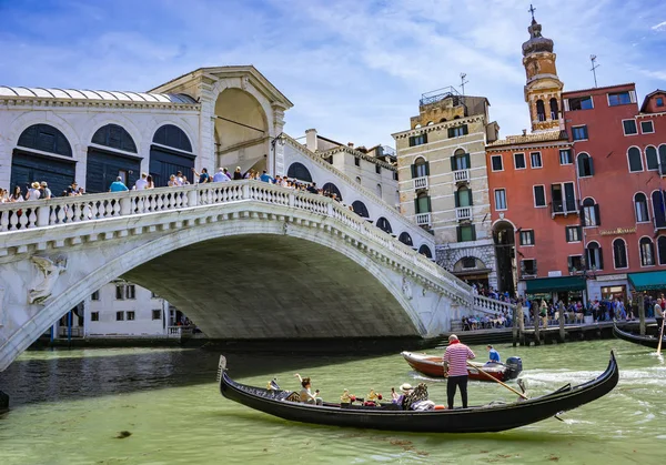 Venedig Italien Maj 2019 Unidenified People Rialtobron Venedig Italien Rialtobron — Stockfoto