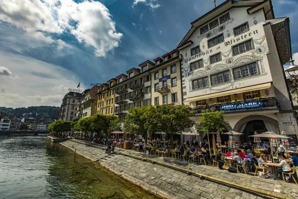 Lucerne Suiza Mayo 2018 Personas Identificadas Ciudad Lucerna Junto Lago — Foto de Stock