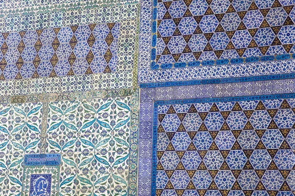Antigos Azulejos Turcos Artesanais Otomanos Com Padrões Florais Palácio Topkapi — Fotografia de Stock