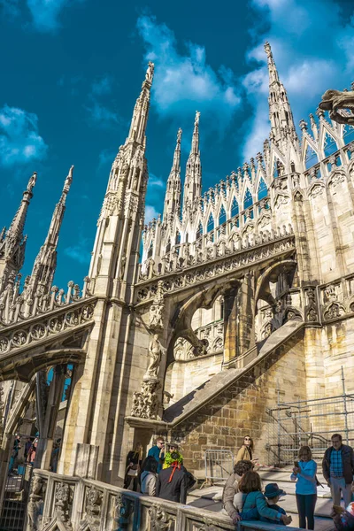 意大利米兰 2019年4月15日 意大利米兰大教堂 Duomo Milano 的米兰天际线景观 这座107米高的大教堂是献给圣母玛利亚的 — 图库照片