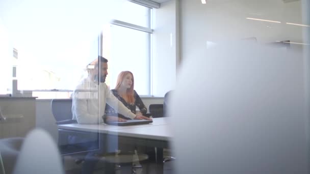 Erfolgreiches Business Team Brainstorming Bei Treffen Kreativbüro — Stockvideo