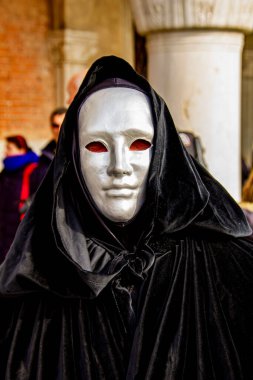 Venedik, İtalya - 9 Şubat 2013 Venedik karnaval maskeli kimliği belirsiz kişi Venedik, İtalya. 26 Ocak - 12 Şubat 2013 tarihleri arasında düzenlenmektedir..