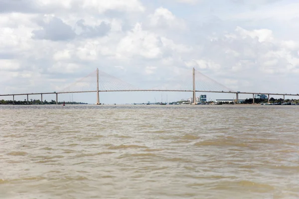 ベトナムのメコンデルタにあるMieu橋に到着 Tien Giang州とBen Tre州を結ぶ橋 — ストック写真