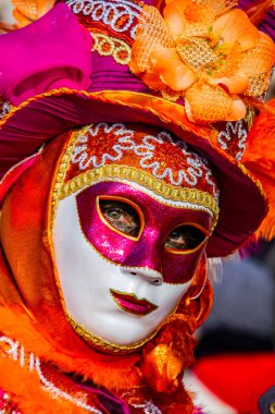 Venedik, İtalya - 9 Şubat 2013 Venedik karnaval maskeli kimliği belirsiz kişi Venedik, İtalya. 26 Ocak - 12 Şubat 2013 tarihleri arasında düzenlenmektedir..