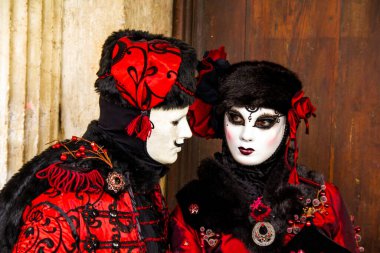 Venedik, İtalya - 9 Şubat 2013 Venedik karnaval maskeli kimliği belirsiz kişiler, Venedik, İtalya. 26 Ocak - 12 Şubat 2013 tarihleri arasında düzenlenmektedir..