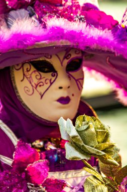 Venedik, İtalya - 10 Şubat 2013 Venedik karnaval maskeli kimliği belirsiz kişi Venedik, İtalya. 26 Ocak - 12 Şubat 2013 tarihleri arasında düzenlenmektedir..