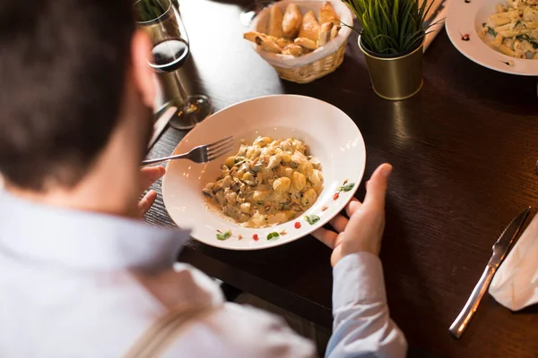 Overhead View Man Eating Gnocchi Restaurant — Stock Photo, Image