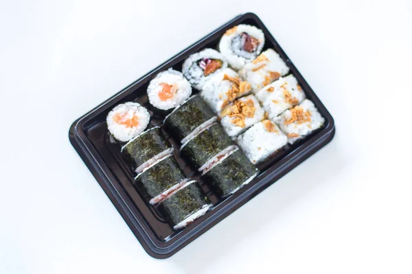 Frissen Készített Sushi Maki Ropogós Tekercsek Tányéron — Stock Fotó