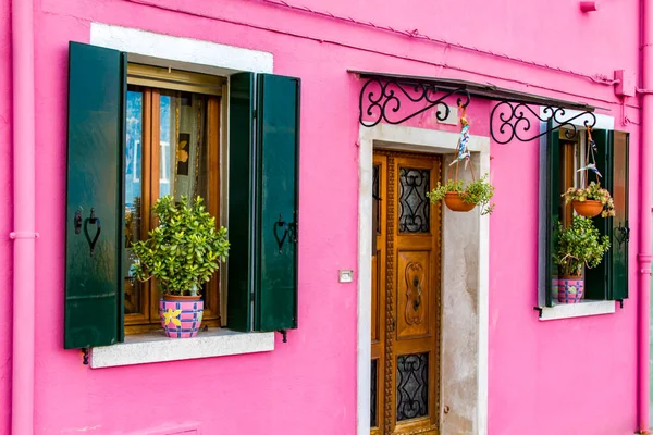 Προβολή Στο Παραδοσιακό Χρωματιστό Σπίτι Στο Νησί Burano Ιταλία — Φωτογραφία Αρχείου
