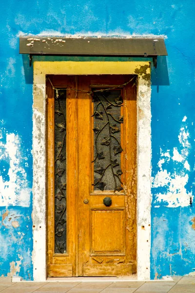 Udsigt Gammel Traditionel Dør Farverig Bygning Burano Island Italien - Stock-foto