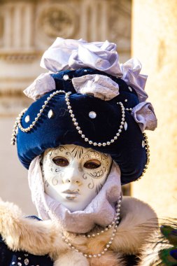 Venedik, İtalya - 10 Şubat 2013 Venedik karnaval maskeli kimliği belirsiz kişi Venedik, İtalya. 26 Ocak - 12 Şubat 2013 tarihleri arasında düzenlenmektedir..
