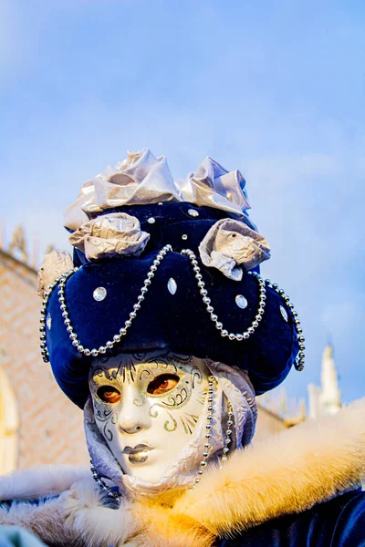 Venice Italy February 2013 Unidentified Person Venetian Carnival Mask Venice — Stock Photo, Image