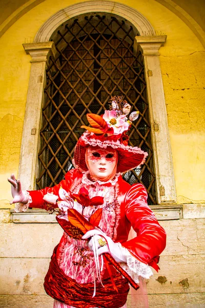 Venska Italien Ruari 2013 Oidentifierad Person Med Venetiansk Karnevalsmask Venedig — Stockfoto