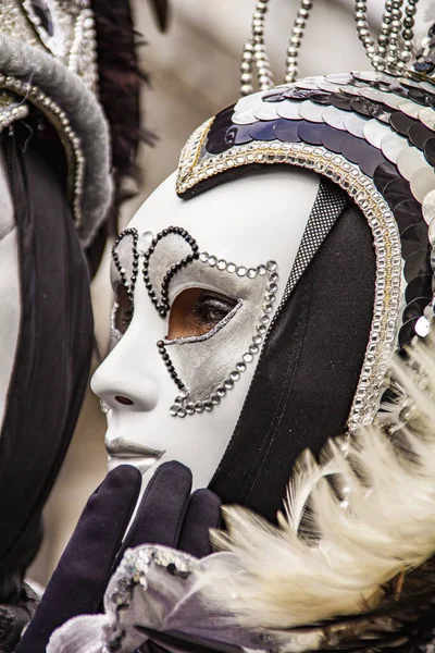 Venice Italy February 2013 Unidentified Man Venetian Carnival Mask Venice — Stock Photo, Image