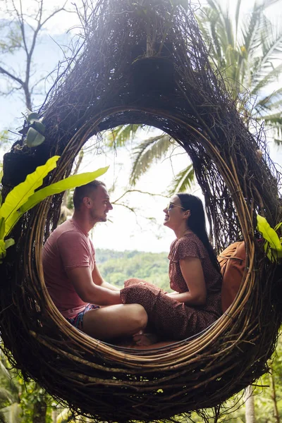 Tourist Couple Sitting Large Bird Nest Tree Bali Island Indonesia — Stock Photo, Image