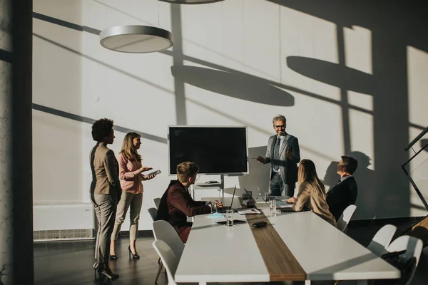 Gruppo Uomini Affari Multietnici Che Lavorano Nuovo Progetto Nell Ufficio — Foto Stock