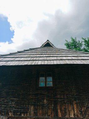 Sırbistan 'ın Jadovnik dağındaki Sopotnica köyündeki eski geleneksel ev