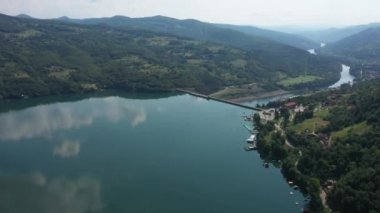 Sırbistan 'daki Perucac Gölü' nde hava manzarası