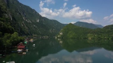 Sırbistan 'daki Perucac Gölü' nde hava manzarası