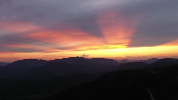 Αεροφωτογραφία Στο Βουνό Τάρα Στη Σερβία Ηλιοβασίλεμα — Αρχείο Βίντεο