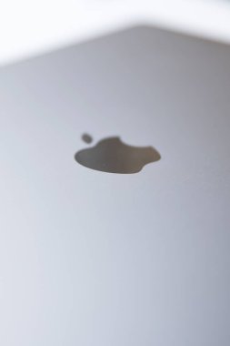 MacBook Pro bilgisayarından ayrıntılar. MacBook, Apple Inc. tarafından üretilen bir dizüstü bilgisayar markasıdır..