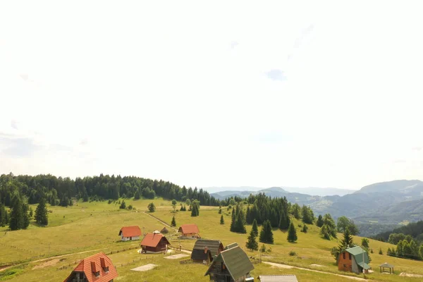 Vista Aérea Pueblo Sekulici Montaña Tara Serbia Día Verano —  Fotos de Stock