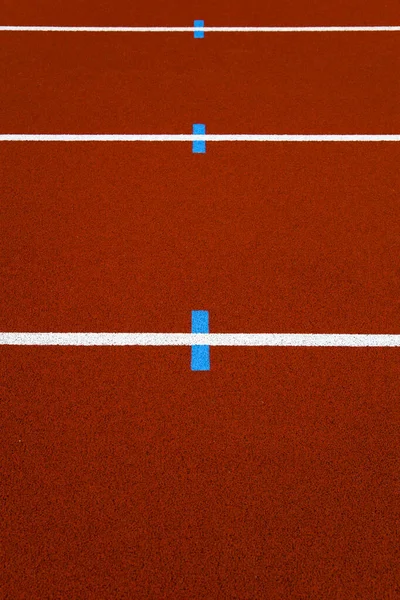 Primer Plano Las Líneas Blancas Pista Atletismo Del Estadio Rojo — Foto de Stock