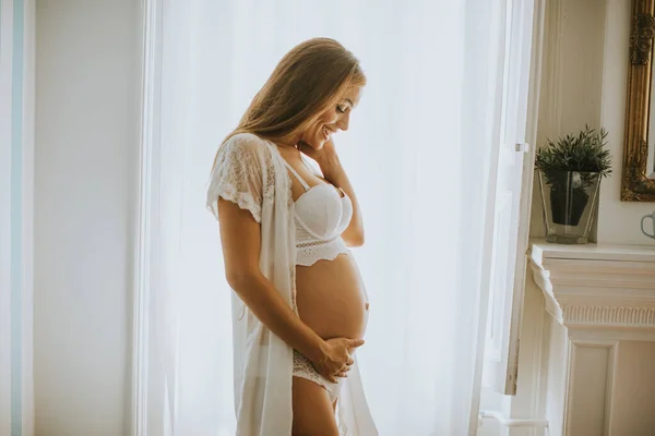 Mulher Grávida Muito Jovem Janela Quarto Luz Dia — Fotografia de Stock