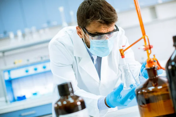 Handsome Researcher Protective Workwear Standing Laboratory Analyzing Flask Liquid — Stock Photo, Image