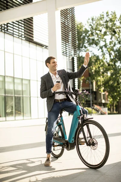 Guapo Joven Hombre Negocios Ebike Con Una Taza Café Para — Foto de Stock