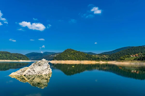 Pohled Umělé Jezero Zaovine Srbsku — Stock fotografie