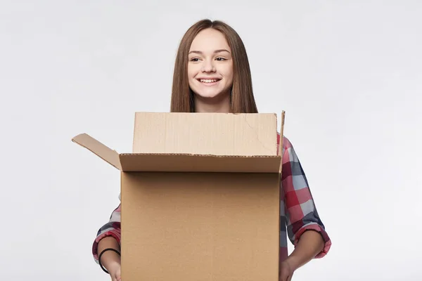 Delivery, relocation and unpacking. — Stock Photo, Image