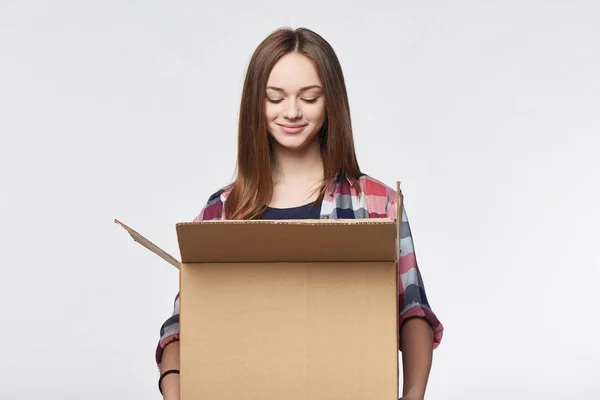 Lieferung, Umzug und Auspacken. — Stockfoto