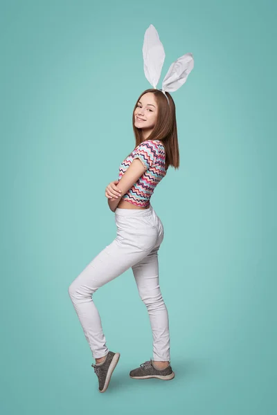 Meisje dragen bunny oren — Stockfoto