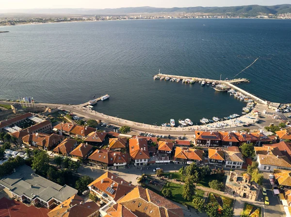 Vue aérienne d'un port du vieux Nessebar, ville antique sur la côte de la mer Noire en Bulgarie — Photo