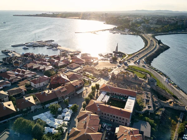 Vue aérienne du vieux Nessebar, ancienne ville sur la côte de la mer Noire en Bulgarie — Photo