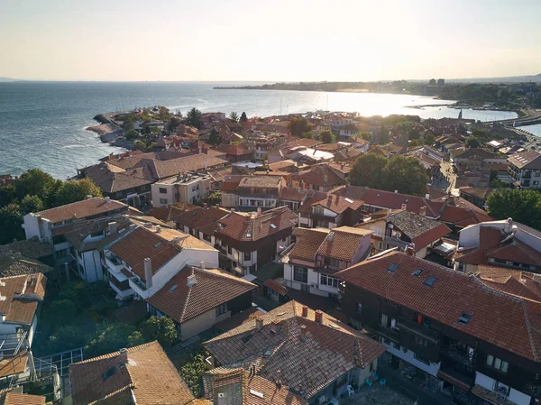 Luchtfoto van oude Nessebar oude stad aan de Zwarte Zee kust van Bulgarije — Stockfoto