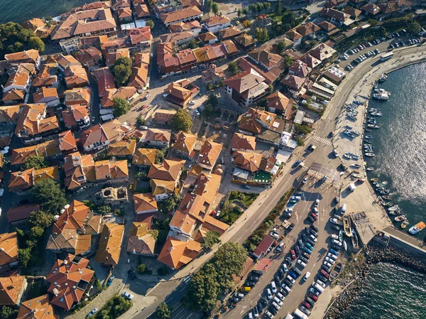 Vista aérea de los tejados de azulejos del viejo Nessebar, ciudad antigua, Bulgaria —  Fotos de Stock