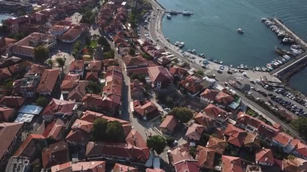 Vista aérea de Nessebar, antigua ciudad en la costa del Mar Negro de Bulgaria — Vídeo de stock