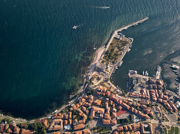 Vue aérienne générale de Nessebar, ancienne ville sur la côte de la mer Noire de Bulgarie — Photo