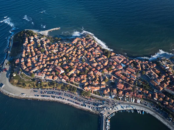 Vue aérienne générale de Nessebar, ancienne ville sur la côte de la mer Noire de Bulgarie — Photo