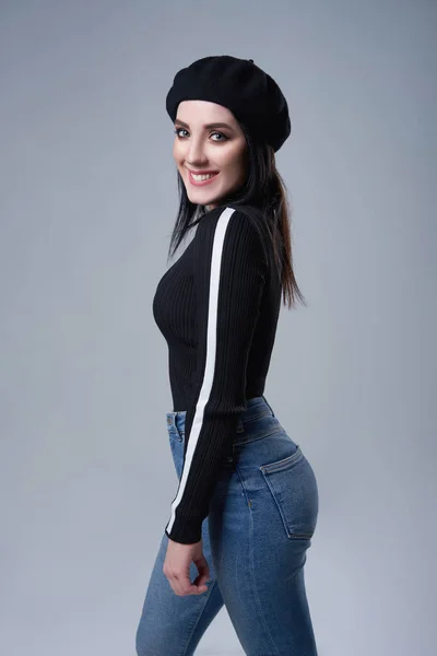 Portrait of brunette girl in beret hat — Stock Photo, Image