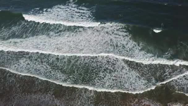 Légi Kilátás Drone Lövés Hullámok Break Sand Beach — Stock videók