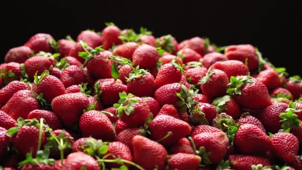 Background top view 4k video of strawberries — Stock Video