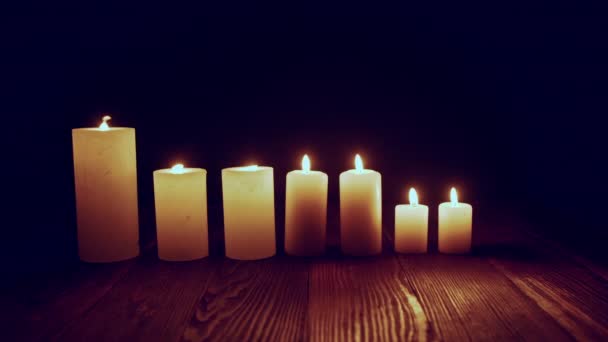 Candele accese al buio — Video Stock