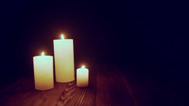 Candele accese al buio — Video Stock