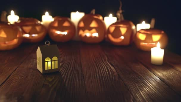 Jack-o-latern Halloweenpumpor med ljus — Stockvideo