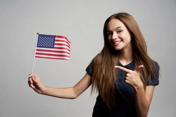Gelukkige vrouw met USA vlag — Stockfoto