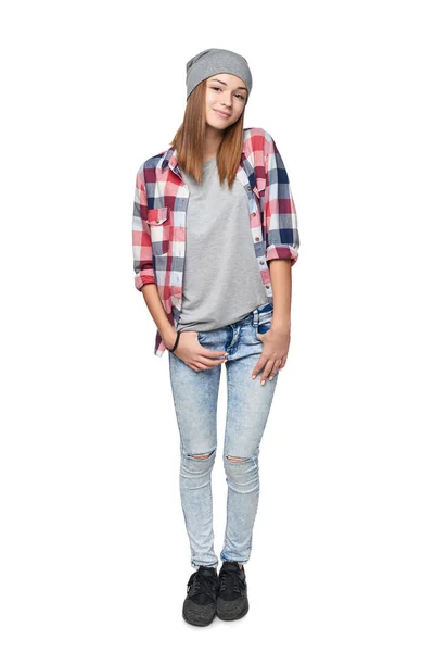 Sorrindo menina adolescente casual em comprimento total — Fotografia de Stock